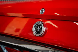 FORD MUSTANG V8