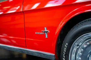 FORD MUSTANG V8