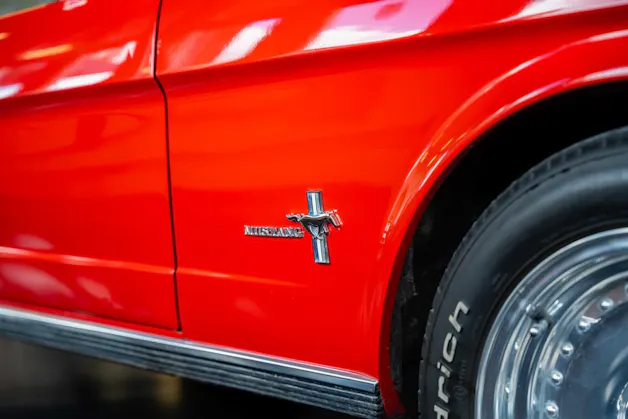 FORD MUSTANG V8