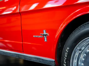 FORD MUSTANG V8