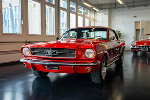 FORD MUSTANG V8