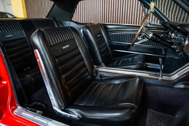 FORD MUSTANG V8