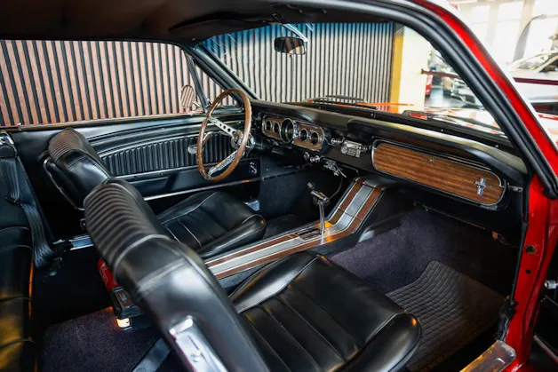FORD MUSTANG V8