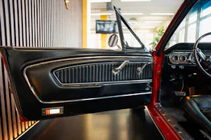FORD MUSTANG V8