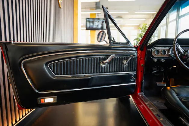 FORD MUSTANG V8