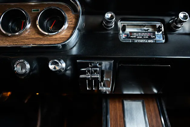 FORD MUSTANG V8
