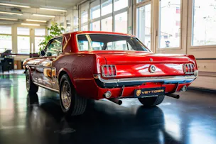 FORD MUSTANG V8