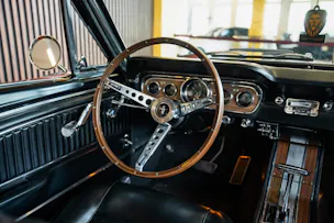 FORD MUSTANG V8