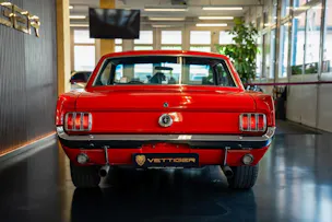 FORD MUSTANG V8