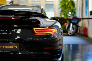 PORSCHE 911 Turbo S PDK