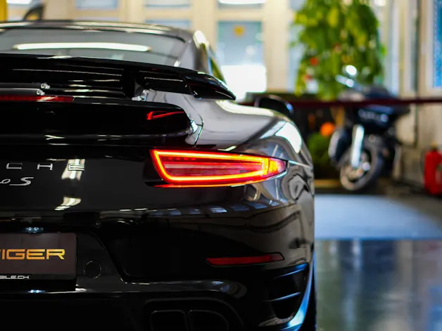 PORSCHE 911 Turbo S PDK