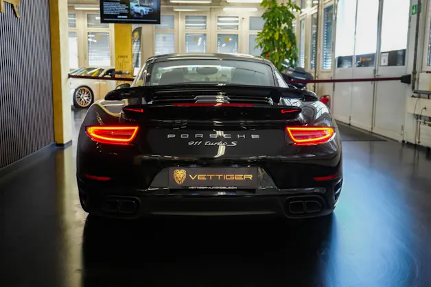 PORSCHE 911 Turbo S PDK