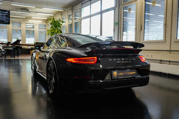 PORSCHE 911 Turbo S PDK