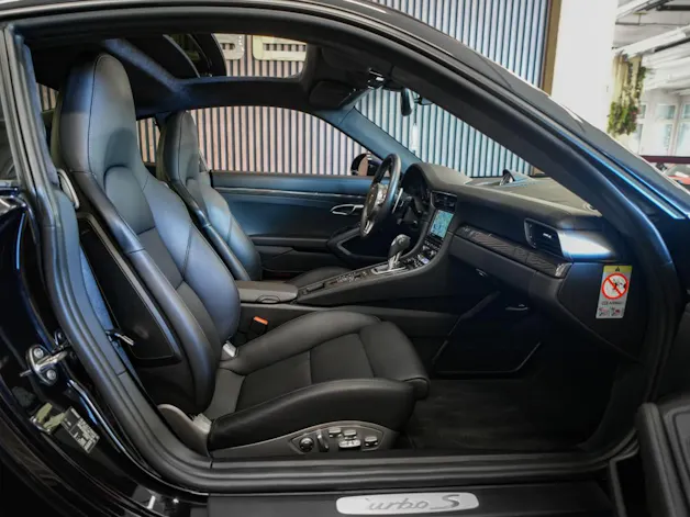 PORSCHE 911 Turbo S PDK