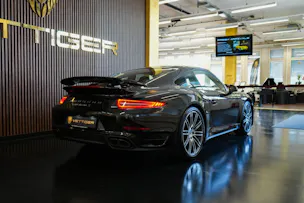 PORSCHE 911 Turbo S PDK
