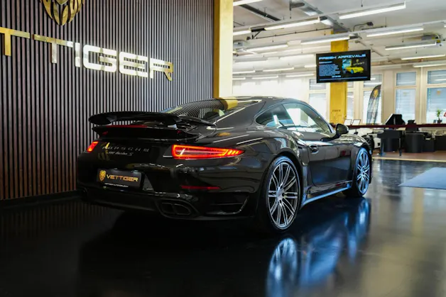PORSCHE 911 Turbo S PDK