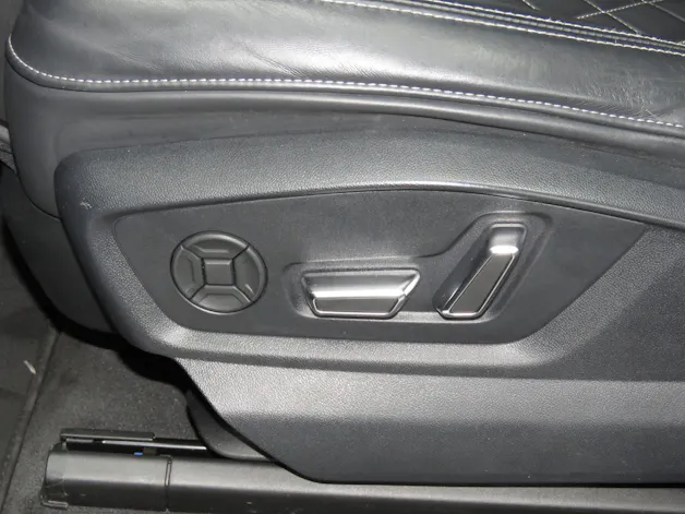 AUDI Q8 55 TFSI Quattro tiptronic (Automat, Hybrid)