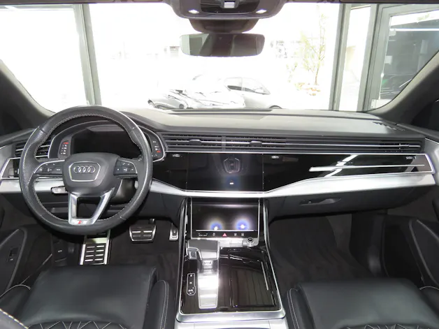 AUDI Q8 55 TFSI Quattro tiptronic (Automat, Hybrid)