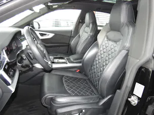 AUDI Q8 55 TFSI Quattro tiptronic (Automat, Hybrid)