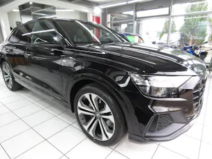AUDI Q8 55 TFSI Quattro tiptronic (Automat, Hybrid)