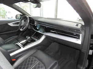 AUDI Q8 55 TFSI Quattro tiptronic (Automat, Hybrid)