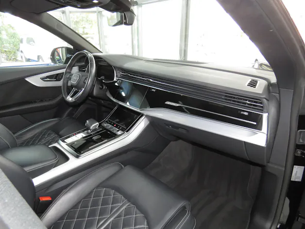 AUDI Q8 55 TFSI Quattro tiptronic (Automat, Hybrid)