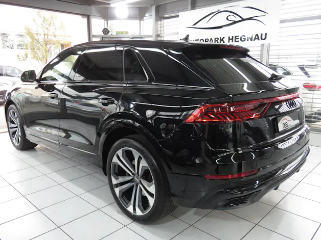 AUDI Q8 55 TFSI Quattro tiptronic (Automat, Hybrid)
