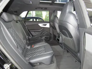 AUDI Q8 55 TFSI Quattro tiptronic (Automat, Hybrid)