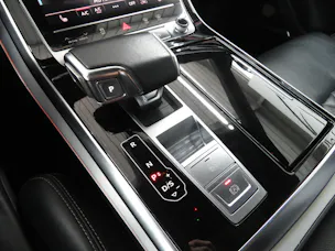 AUDI Q8 55 TFSI Quattro tiptronic (Automat, Hybrid)