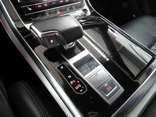 AUDI Q8 55 TFSI Quattro tiptronic (Automat, Hybrid)
