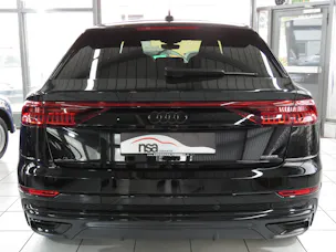 AUDI Q8 55 TFSI Quattro tiptronic (Automat, Hybrid)