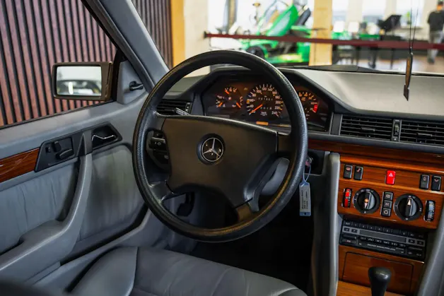 MERCEDES-BENZ 300 CE