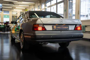 MERCEDES-BENZ 300 CE