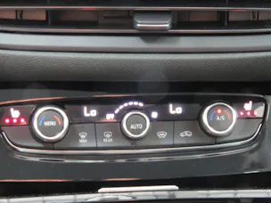 OPEL Grandland 1.2i TP Elegance Automat