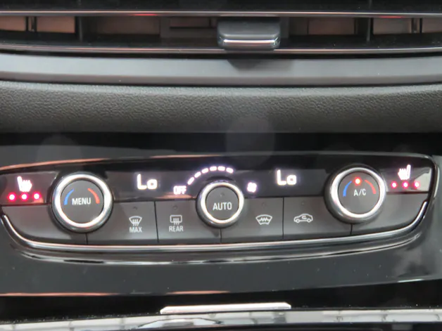 OPEL Grandland 1.2i TP Elegance Automat