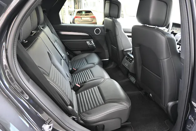 Land Rover Discovery 3.0D I6 P250 S R-Dynamic AWD Automatic 7-Plätzer + AHK 3500kg + Werksgarantie 10.2030