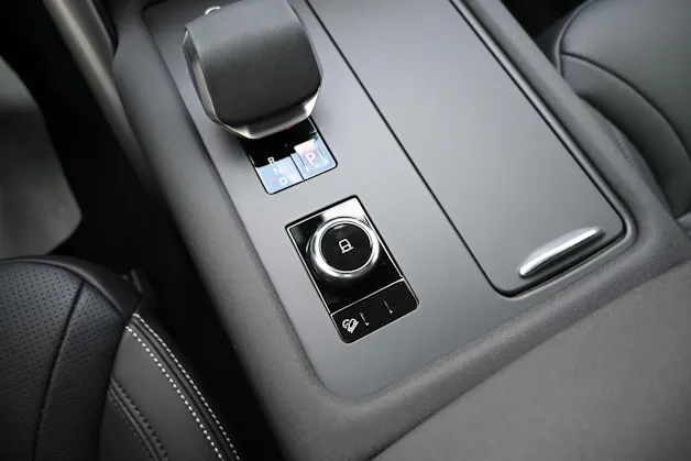 Land Rover Discovery 3.0D I6 P250 S R-Dynamic AWD Automatic 7-Plätzer + AHK 3500kg + Werksgarantie 10.2030