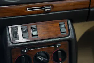 MERCEDES-BENZ 230 CE