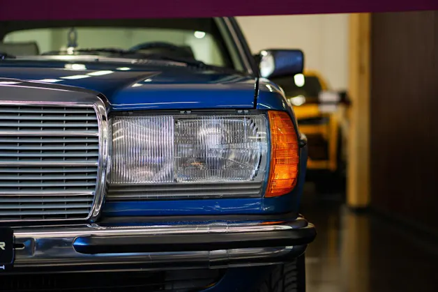 MERCEDES-BENZ 230 CE