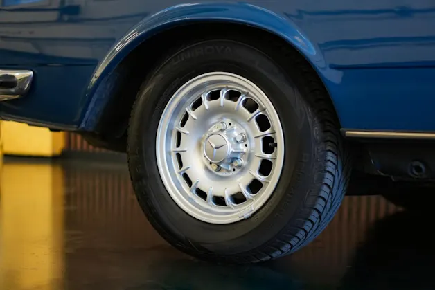 MERCEDES-BENZ 230 CE