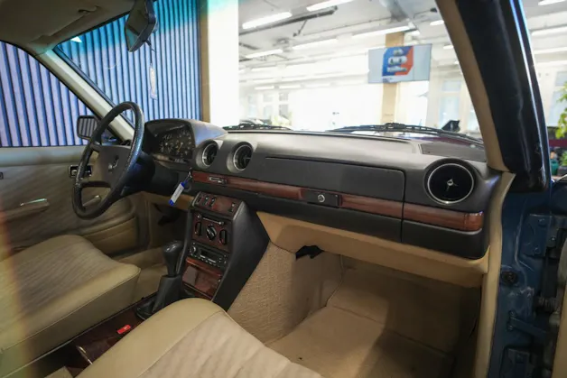 MERCEDES-BENZ 230 CE