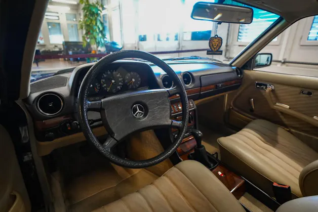 MERCEDES-BENZ 230 CE