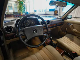MERCEDES-BENZ 230 CE