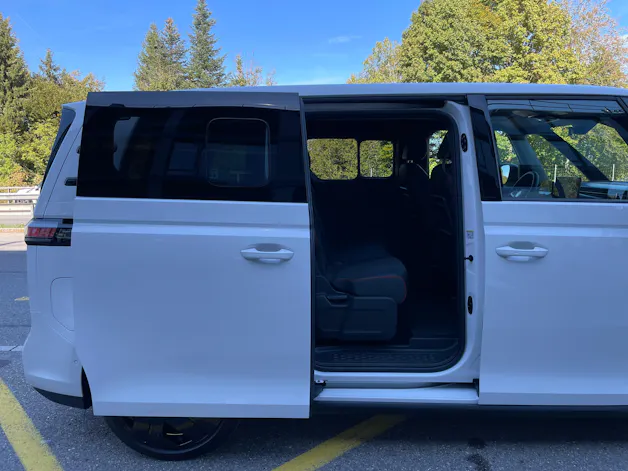VW ID.Buzz NWB GTX 4 Motion, 7-Sitzer, AHK, Panorama