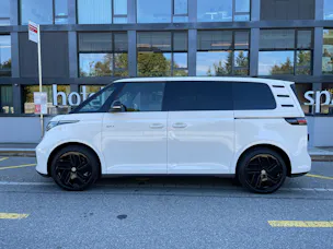 VW ID.Buzz NWB GTX 4 Motion, 7-Sitzer, AHK, Panorama