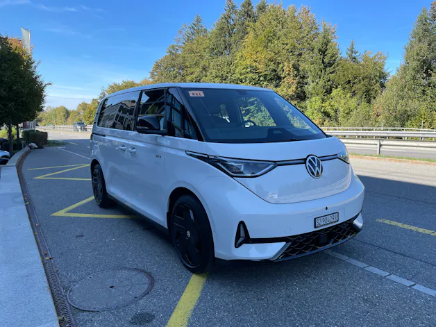 VW ID.Buzz NWB GTX 4 Motion, 7-Sitzer, AHK, Panorama