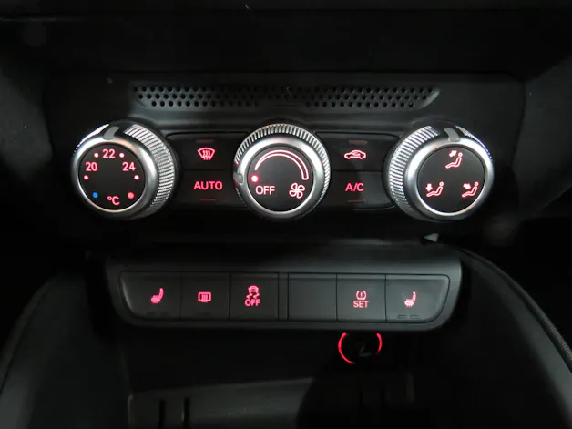 AUDI A1 Sportback Sport 1.4 TFSI S-Line Ambition S-tronic (Automat)