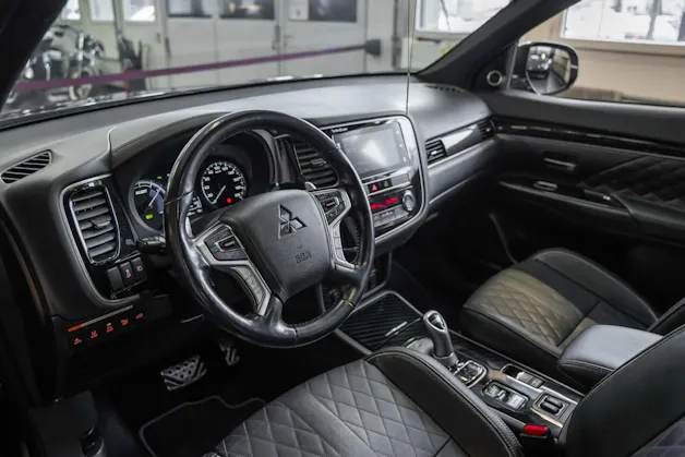 Mitsubishi Outlander 2.4 PHEV Style 4WD Automatic