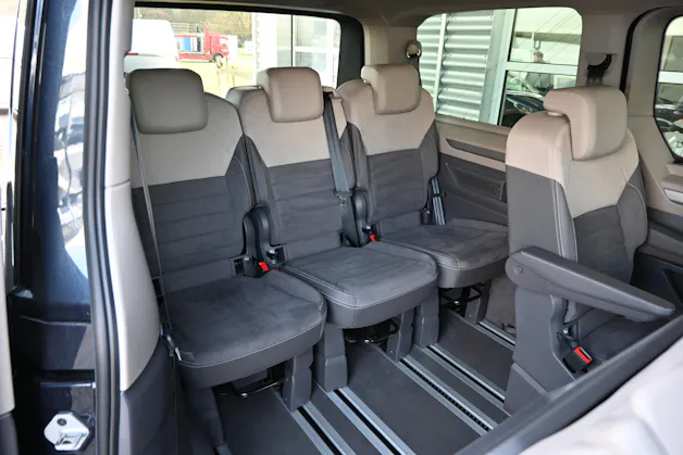 VW Multivan 2.0 TDI Style Edition DSG Lang 7-Plätzer + Standheizung+ AHK 2000kg