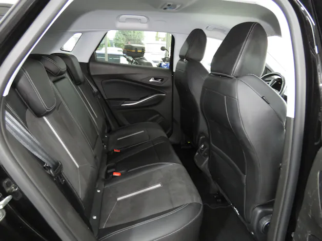 OPEL Grandland 1.6 Hybrid 4x4 GSe Automat (AHK 1'250 kg)